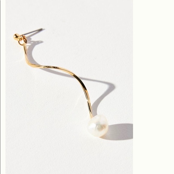 Anthropologie twist pearl single drop earring - Picture 1 of 12